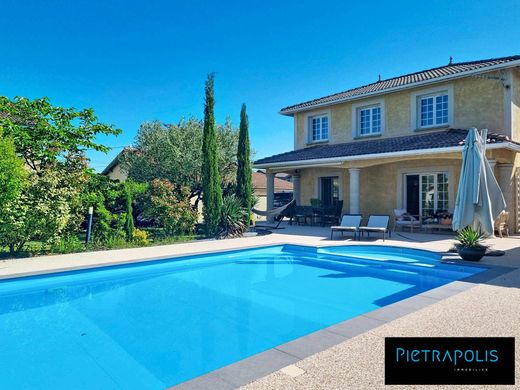 Luxury home in Décines-Charpieu, Rhône