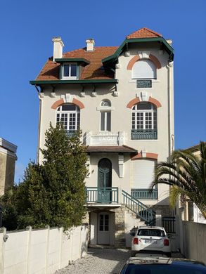 Arcachon, Girondeのアパートメント