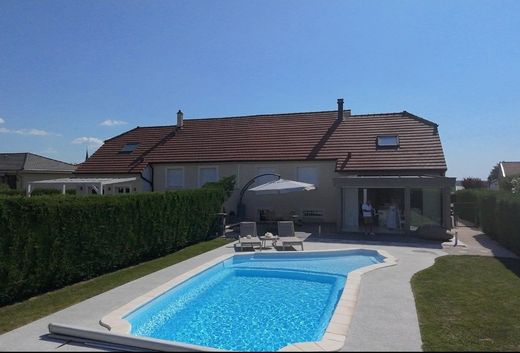 Luxury home in Servigny-lès-Sainte-Barbe, Moselle