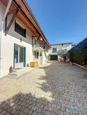 Luxury home in Quincieux, Rhône