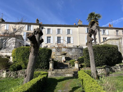 Maison de luxe à Angoulême, Charente