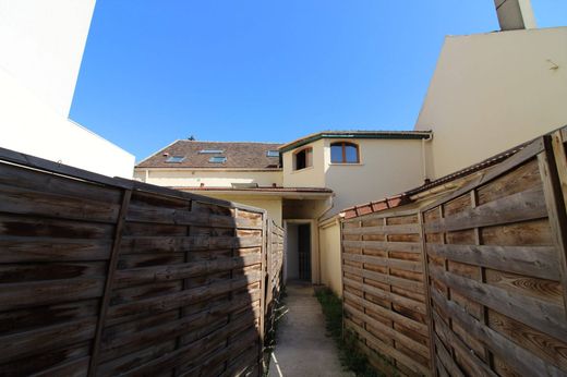 Wohnkomplexe in Champigny-sur-Marne, Val-de-Marne