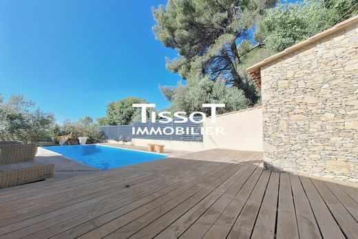 منزل ﻓﻲ Bellegarde, Gard