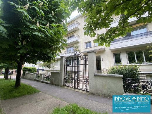 Apartment in Saint-Cloud, Hauts-de-Seine