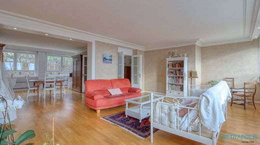 Apartment / Etagenwohnung in Sainte-Foy-lès-Lyon, Rhône