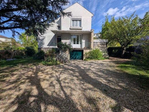 Casa di lusso a La Celle-Saint-Cloud, Yvelines