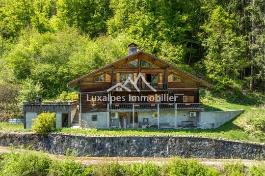 Casa di lusso a Glières-Val-de-Borne, Alta Savoia