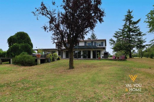 Luxe woning in Saint-Genis-Laval, Rhône