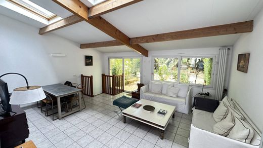 Luxury home in Suresnes, Hauts-de-Seine