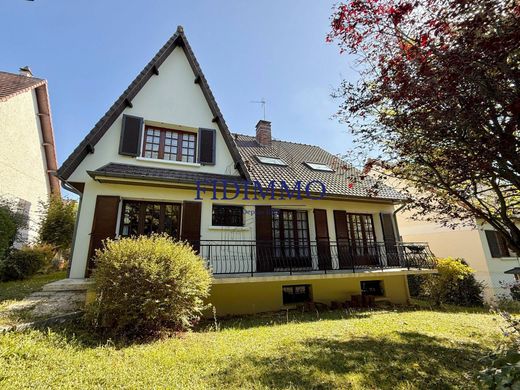 منزل ﻓﻲ Ormesson-sur-Marne, Val-de-Marne