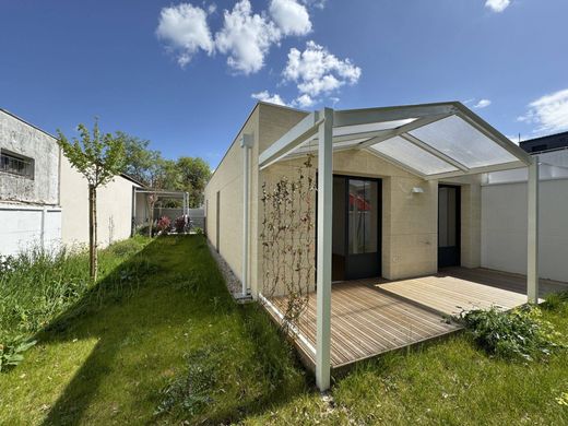 Luxury home in Talence, Gironde