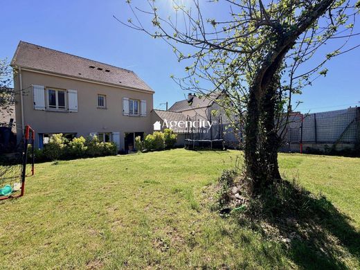 Luxus-Haus in Gouvernes, Seine-et-Marne