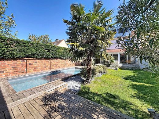 Luxury home in Joinville-le-Pont, Val-de-Marne