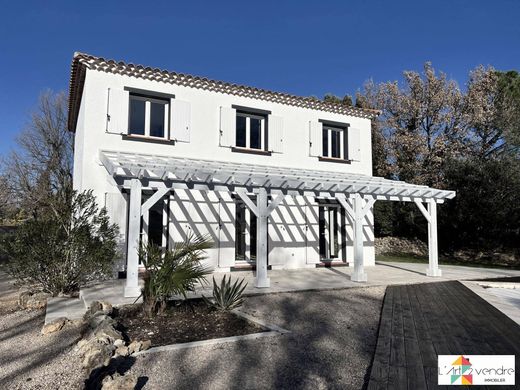 Maison de luxe à Garéoult, Var