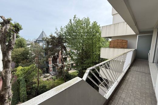 Apartment in Neuilly-sur-Seine, Hauts-de-Seine