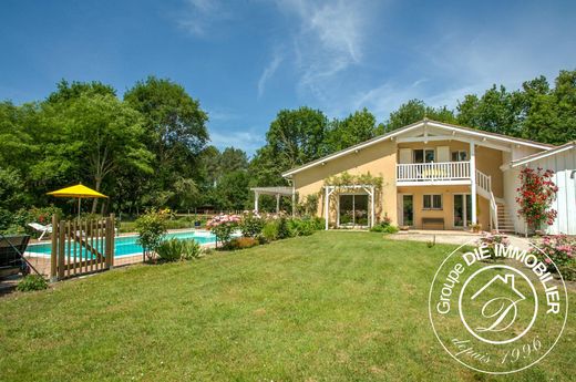 Luxury home in Mios, Gironde