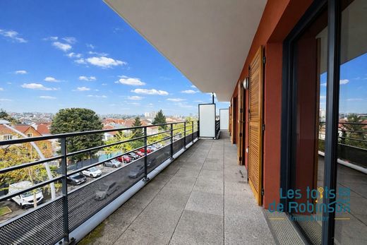 Apartment / Etagenwohnung in L'Haÿ-les-Roses, Val-de-Marne