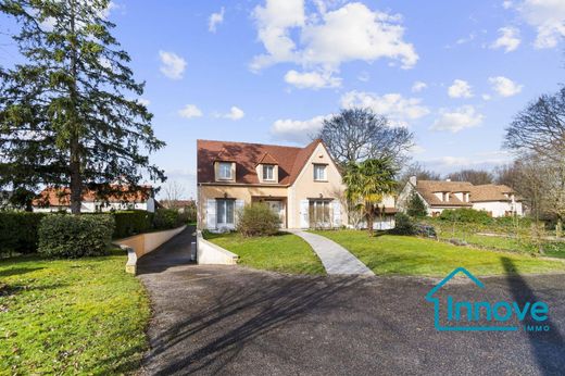 Luxury home in Les Essarts-le-Roi, Yvelines