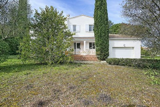 Maison de luxe à Saint-Clément-de-Rivière, Hérault