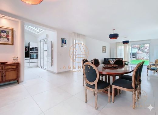 Luxury home in Saint-Maur-des-Fossés, Val-de-Marne