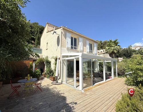 Casa di lusso a Saint-Laurent-du-Var, Alpi Marittime