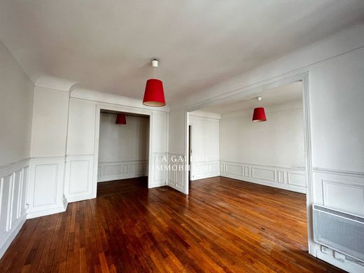 Apartment in Asnières-sur-Seine, Hauts-de-Seine