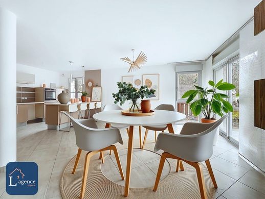 Luxury home in Gex, Ain