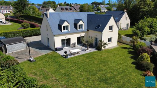 Luxus-Haus in Beaumont-Hague, Manche