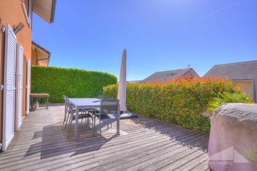Luxury home in Challex, Ain