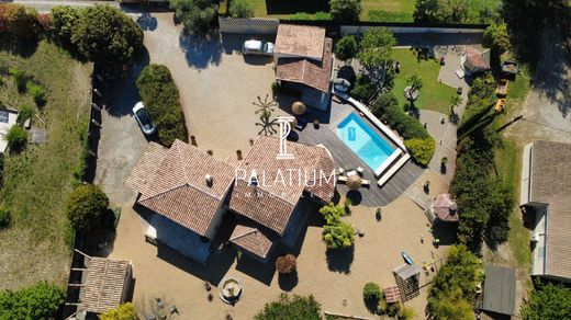 Luxury home in Valensole, Alpes-de-Haute-Provence