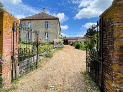 Luxury home in Bétous, Gers