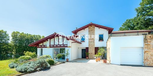 Maison de luxe à Espelette, Pyrénées-Atlantiques