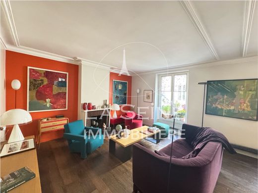 Appartement à Montmartre, Abbesses, Grandes-Carrières, Paris