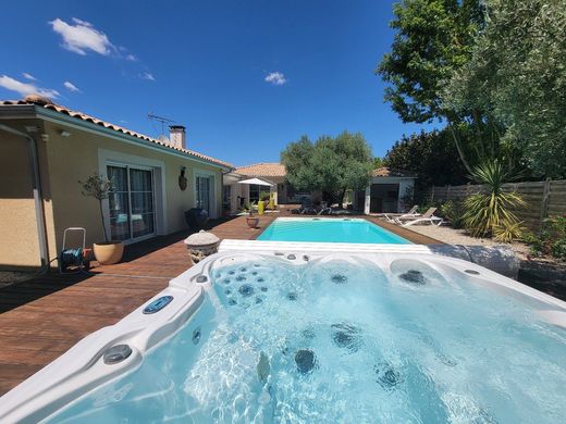Luxury home in Léognan, Gironde