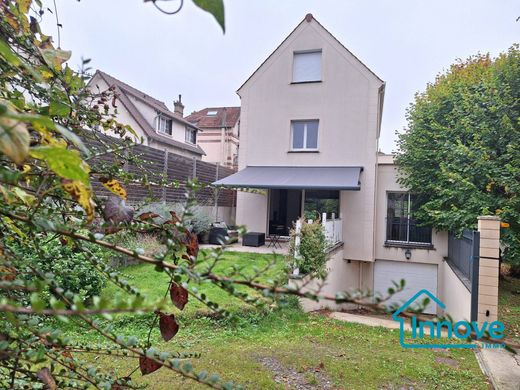 Luxe woning in Viroflay, Yvelines