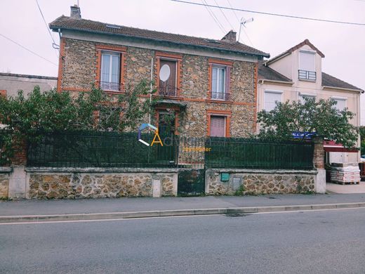 Residential complexes in Gretz-Armainvilliers, Seine-et-Marne