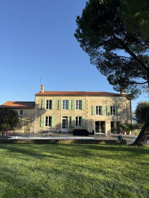 Luxury home in Saint-Symphorien, Deux-Sèvres