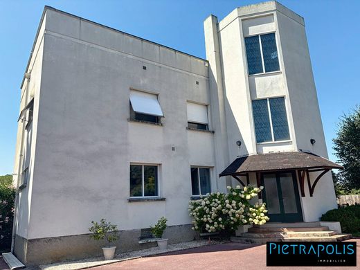 Luxury home in Montmerle-sur-Saône, Ain