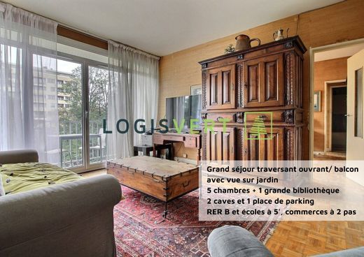 Apartment / Etagenwohnung in Bourg-la-Reine, Hauts-de-Seine