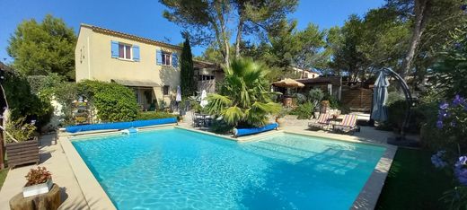 Luxe woning in Beaucaire, Gard
