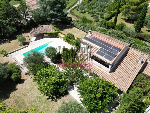 Luxury home in Pernes-les-Fontaines, Vaucluse