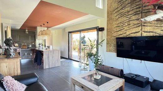 Luxury home in Mérignies, North