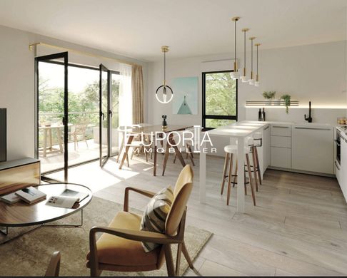 Apartment in Levallois-Perret, Hauts-de-Seine