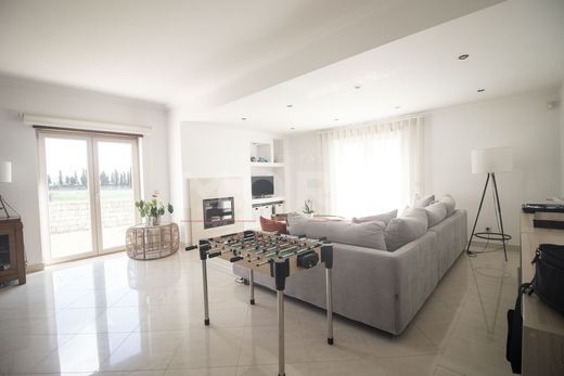 Villa à Caldas da Rainha, Distrito de Leiria