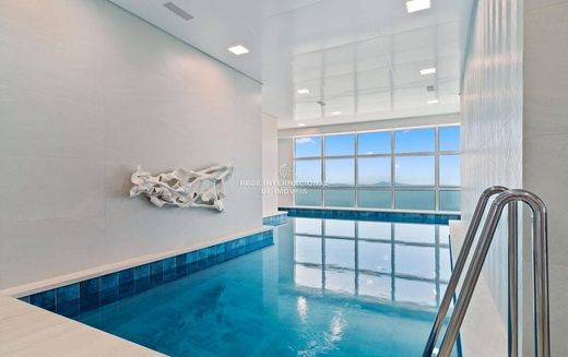 Balneário Camboriú, Santa Catarinaのアパートメント