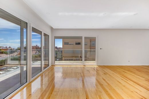 Apartment / Etagenwohnung in Cascais, Lissabon