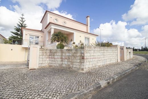 Villa Caldas da Rainha, Distrito de Leiria
