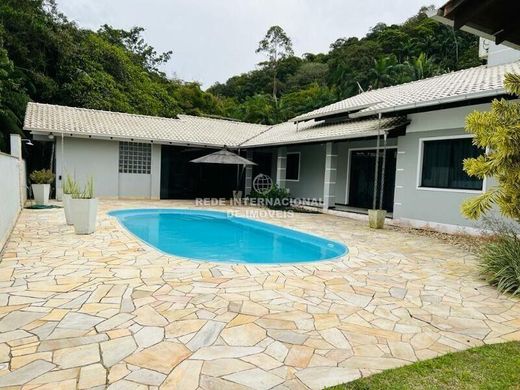 Villa a Gaspar, Santa Catarina