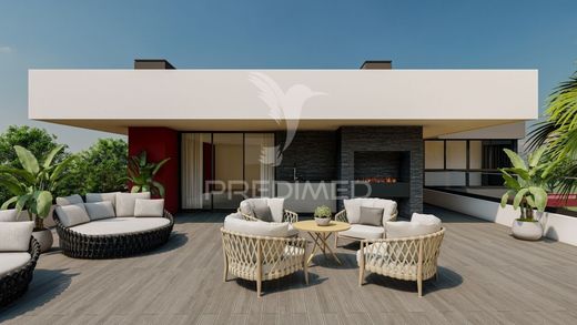 Apartment / Etagenwohnung in Santa Cruz, Madeira