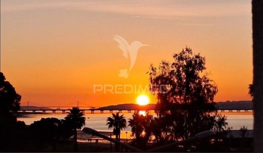 Apartment / Etagenwohnung in Alcochete, Distrito de Setúbal